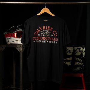 Remera TOYS negra